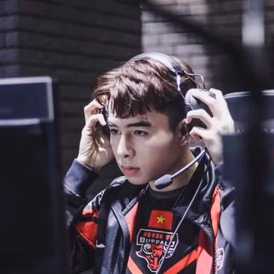 Tuy nhiên, theo nhiều dự đoán Zeros không thể nhận mức lương thấp hơn ở đội tuyển cũ, do đó mức thu nhập từ lương khoảng 300 triệu đồng trong 6 tháng qua.