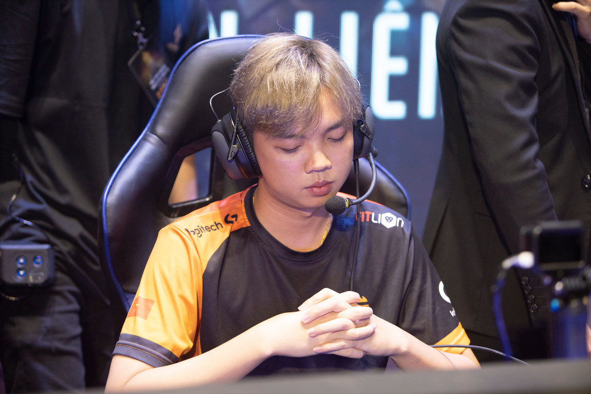 Bước sang năm 2020, Team Flash lại gây thất vọng khi sớm dừng bước ở giải đấu quốc tế APL 2020, vậy nên tiền thưởng mà ADC và các đồng đội chia nhau vì thế cũng ít hơn dự tính.