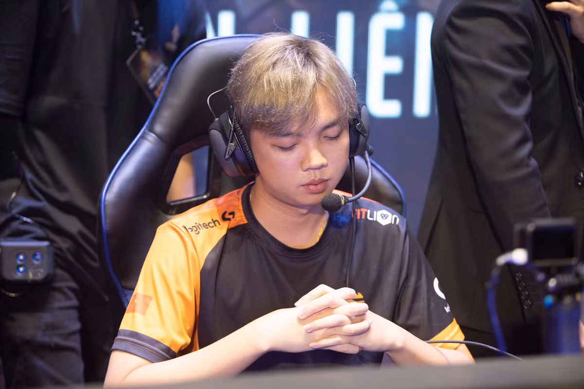 Bước sang năm 2020, Team Flash lại gây thất vọng khi sớm dừng bước ở giải đấu quốc tế APL 2020, vậy nên tiền thưởng mà ADC và các đồng đội chia nhau vì thế cũng ít hơn dự tính.