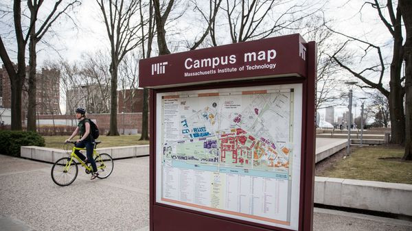 Trước đây nhiều năm, nhóm đã từng dang dở dự án Thiết kế thiết bị y tế 2.75 của MIT với thiết bị trợ thở đơn giản, có thể được chế tạo với giá dưới 100 USD. Cho đến hiện tại, chiếc máy trợ thở này đã đến lúc đưa vào ứng dụng.