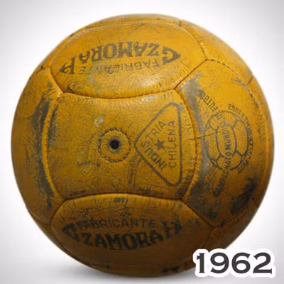 Từ đầu những năm 1960, những quả bóng với vỏ bằng cao su tổng hợp để thay thế cho lớp vỏ bằng da vừa đắt tiền, vừa có độ dày không đồng đều đã xuất hiện, nhưng phải đến năm 1980 thì những quả bóng có lớp vỏ bằng chất liệu nhân tạo này mới hoàn toàn thay thế cho những trái bóng làm bằng da như trước kia.