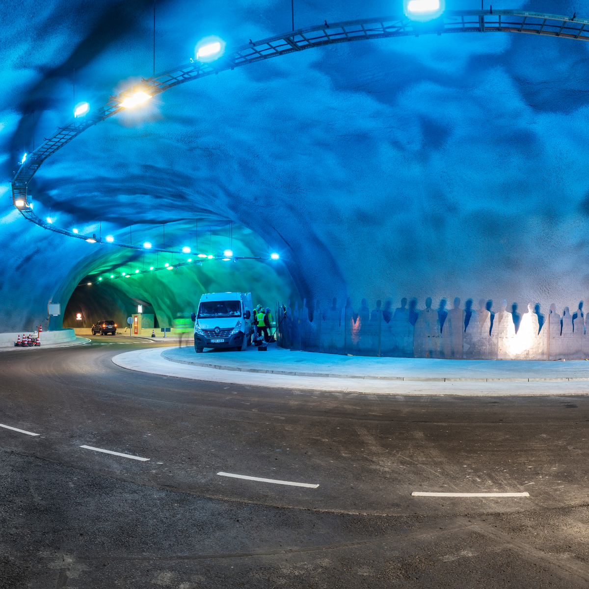 Hệ thống đường hầm dài 11km này sẽ cắt giảm thời gian di chuyển từ thủ đô Torshavn đến Runavik từ 1 giờ 14 phút xuống chỉ còn 16 phút.