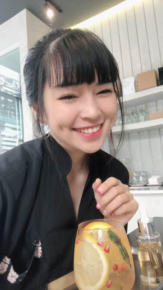 Nhan sac ngot ngao cua co nang ma lum dong tien khien anh em me met