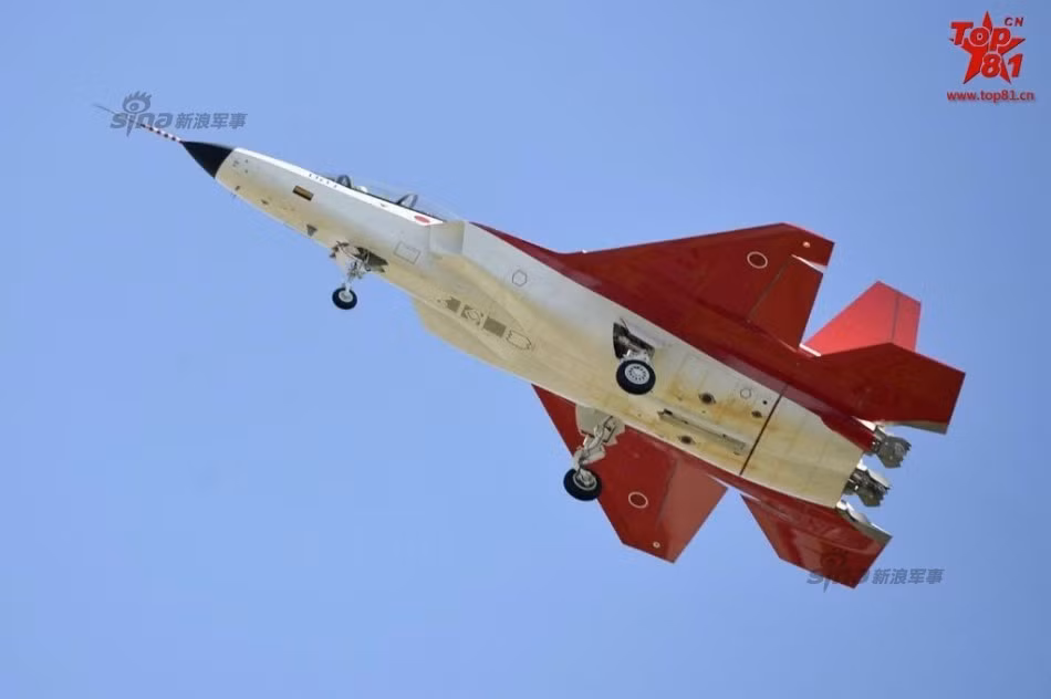 Nó có thể bay với tốc độ tối đa 2.475km/h, bán kính chiến đấu 761km, tầm bay cực đại 3.200km.