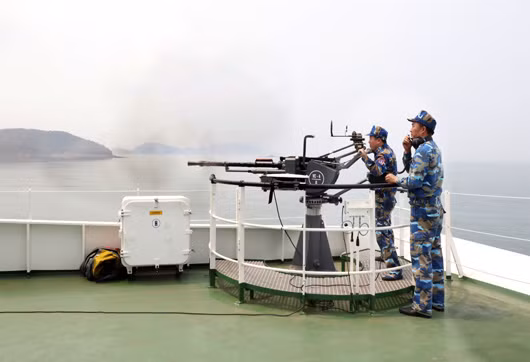 Tầm bắn hiệu quả khoảng 3.000m, tối đa 4.000m, hộp tiếp đạn 40 viên, tốc độ bắn lý thuyết 600 phát/phút.