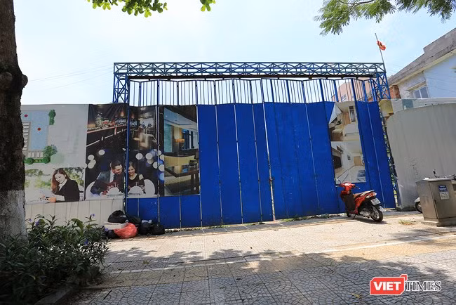 Lô đất số 16 Bạch Đằng phía mặt tiền đường Trần Phú. Ảnh: VietTimes.