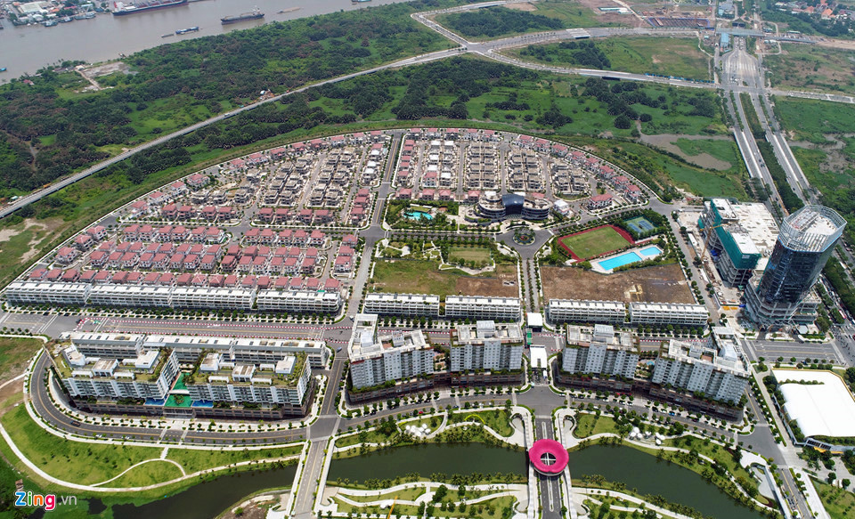 Dự án này còn bao gồm 10 cầu với tổng chiều dài khoảng 1,8 km. Thời gian tối đa để hoàn thiện cả 4 tuyến đường là 36 tháng kể từ ngày khởi công. Các con đường này được hoạch định là 4 tuyến huyết mạch, thúc đẩy sự phát triển và thu hút đầu tư cho Khu Đô thị mới Thủ Thiêm. Ảnh: Zing.