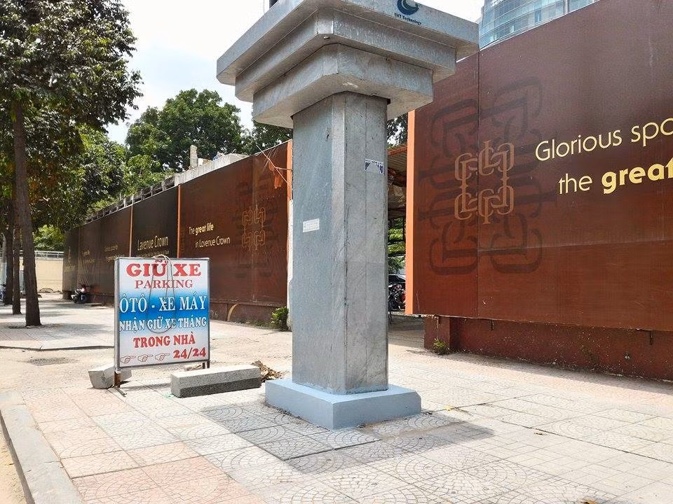 Cơ quan Thanh tra cũng kiến nghị thu hồi lại toàn bộ khu đất số 8-12 đường Lê Duẩn để thực hiện việc đấu giá quyền sử dụng đất theo quy định nhằm giữ kỷ cương pháp luật và tăng thu cho ngân sách. Đồng thời xem xét, tính toán để hoàn trả chi phí hợp lý cho Công ty CP Đầu tư Lavenue (bồi thường thiệt hại). Ảnh: ANTT.