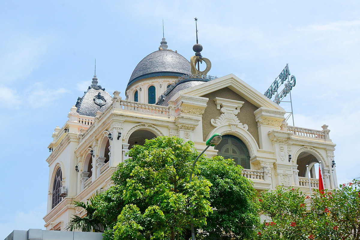 Màu sắc phía ngoài mang phong cách cổ điển châu Âu thường tối giản.