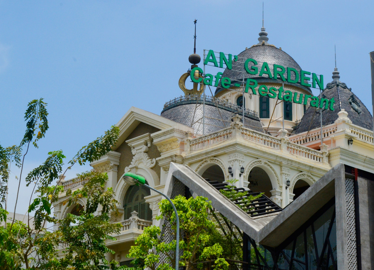 ...với những hoa văn đặc sắc, đẹp mắt.