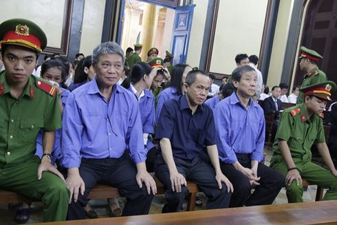 Vắng chủ mưu vụ án Hứa Thị Phấn, phiên tòa chỉ còn lại thuộc cấp. Ảnh: Tân Châu