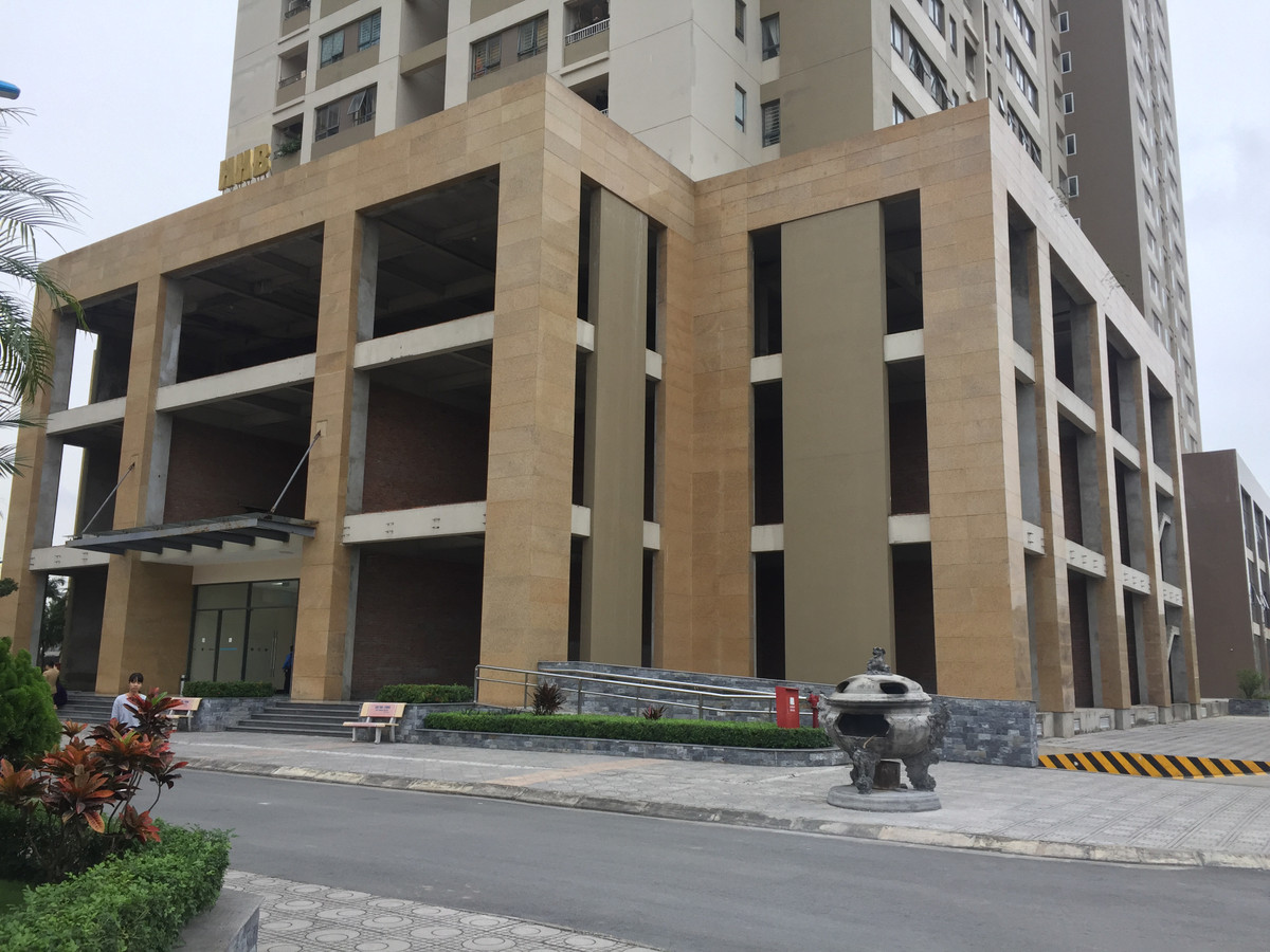 Từ tầng 1 đến tầng 3 của Khu chung cư HHB chưa đảm bảo an toàn về PCCC. Ảnh: Bảo Bình/VietQ.