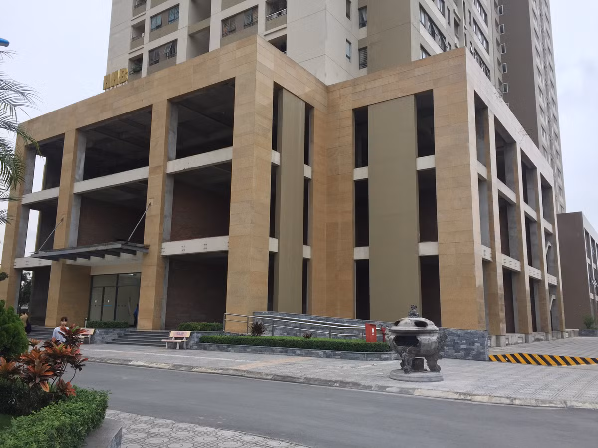 Từ tầng 1 đến tầng 3 của Khu chung cư HHB chưa đảm bảo an toàn về PCCC. Ảnh: Bảo Bình/VietQ.