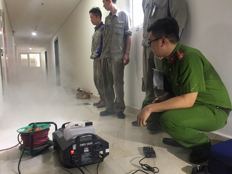 Đây là một trong những lỗi nghiêm trọng trong PCCC, đoàn kiểm tra đã yêu cầu chủ đầu tư sớm khắc phục. Ảnh: Petrotimes.