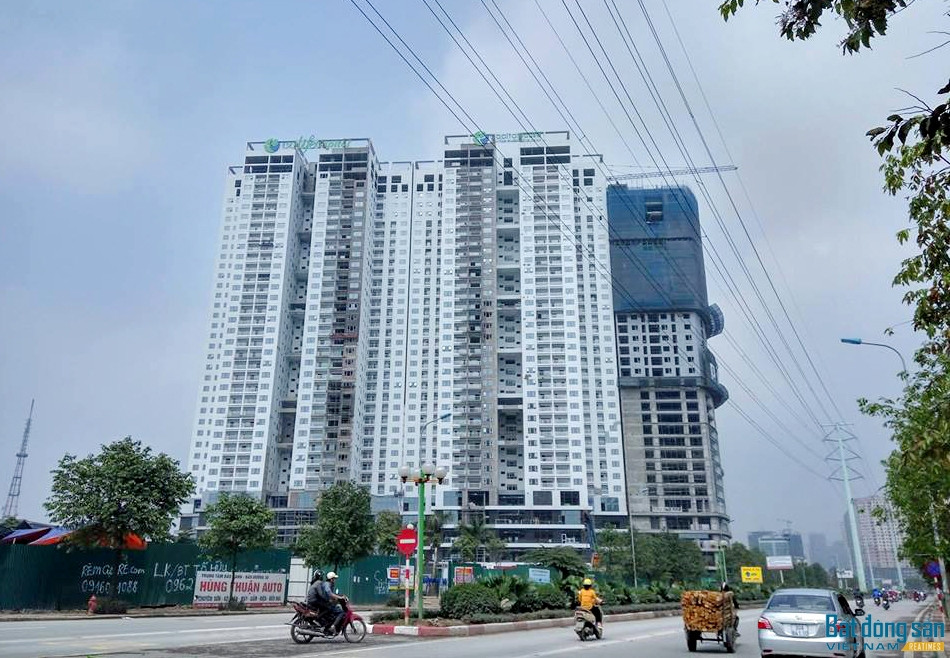 Quá trình kiểm tra đã phát hiện nhiều tồn tại, lỗi vi phạm về PCCC tại Khu chung cư từng đạt giải thưởng "công trình xanh tốt nhất" này. Ảnh: Reatimes.