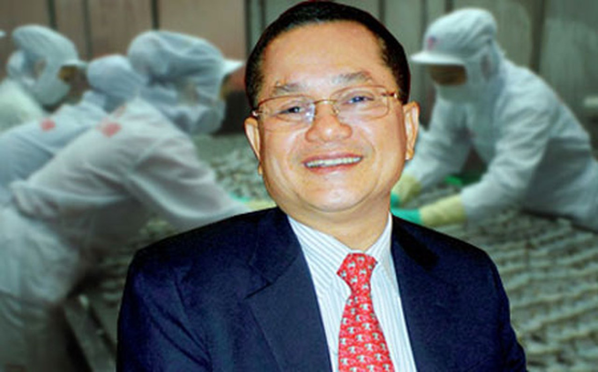 Vốn là kỹ sư công nghệ chế biến thủy sản làm trong doanh nghiệp nhà nước, ông Lê Văn Quang rẽ lối đi con đường riêng, làm đại lý thu mua tôm. Ông cùng vợ mình sau đó xây dựng Xí nghiệp chế biến cung ứng hàng xuất khẩu Thủy hải sản Minh Phú với số vốn 120 triệu đồng vào năm 1992, tiền thân của Công ty Cổ phần Tập đoàn Thủy sản Minh Phú (MPC) hiện nay. Ảnh: VietTimes.