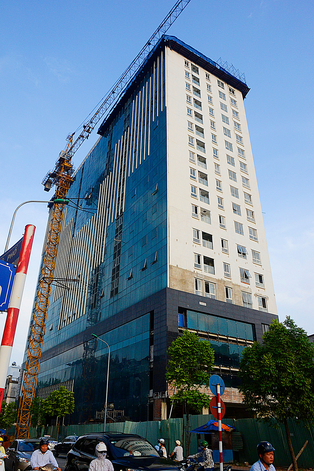 Diện tích sàn theo giấy phép xây dựng là gần 30.000 m2, tuy nhiên chủ đầu tư đã xây dựng khoảng 36.000 m2, tăng trên 6.000 m2 so với giấy phép.