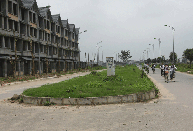 Phía bên trong dự án, nhiều khu nhà hoang không một bóng người