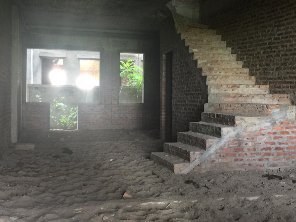 Người dân sống xung quanh đô thị cho biết, các đối tượng nghiện thường vào các dãy nhà liền kề để tụ tập trích ma túy khiến họ rất bất an.