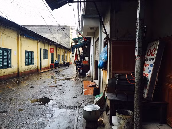 Trong đó, 550 m2 đất tại số 4 Thụy Khuê đã được Hãng cho cá nhân bà Nguyễn Lệ Thủy thuê. Đáng chú ý, Kết luận Thanh tra nêu rõ: "Năm 2016, Hãng phim truyện Việt Nam do ông Nguyễn Văn Nam là Giám đốc đại diện ký hợp đồng cho bà Thủy nhưng không thông qua Đảng ủy, Ban Giám đốc Hãng phim truyện Việt Nam". Ảnh: ANTT.