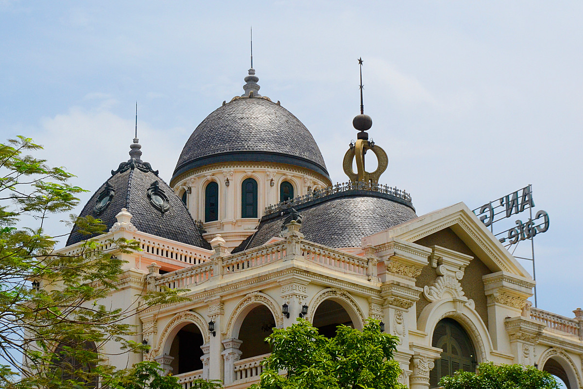 Cận cảnh mái vòm rất đặc trưng của kiến trúc châu Âu.