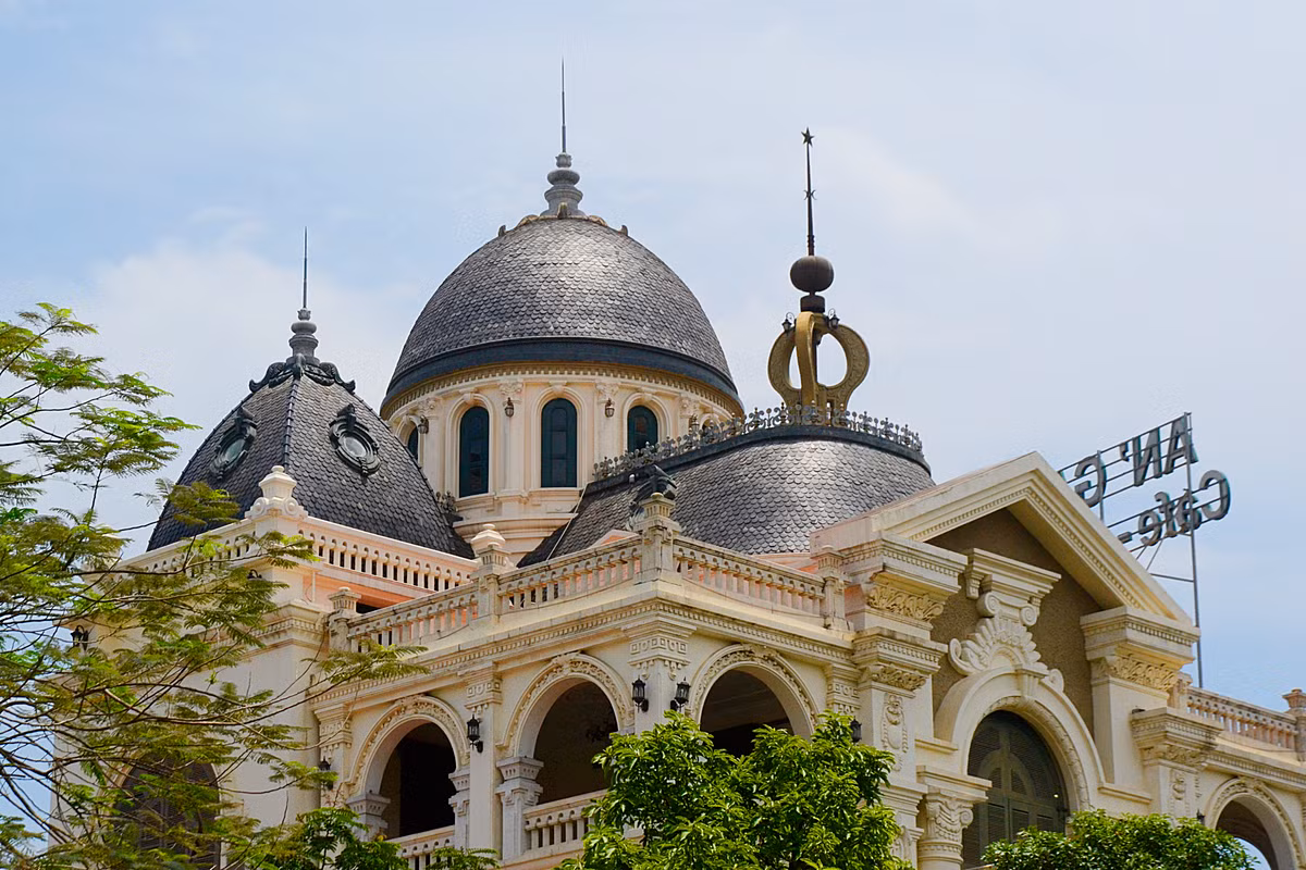 Cận cảnh mái vòm rất đặc trưng của kiến trúc châu Âu.