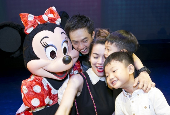 Sau gần 8 năm bên nhau, đầu năm 2014, doanh nhân Cường Đô La còn ngỏ lời cầu hôn vợ mình ngay trên trang cá nhân. Không ngờ, cuối năm, họ tuyên bố chia tay. Mặc dù ly hôn nhưng Cường Đô La vẫn quan tâm đến vợ cũ. Ảnh: Ttvn.vn.