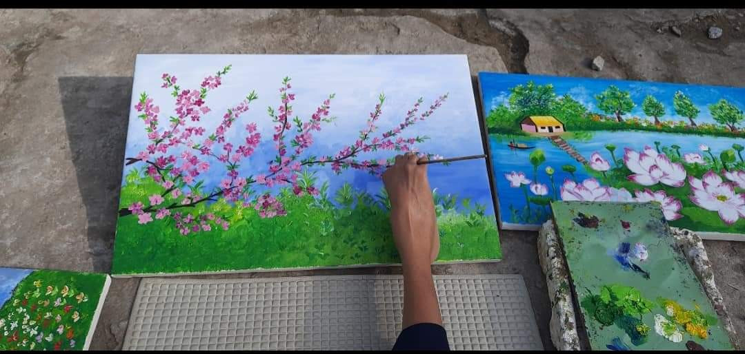 Huynh Thi Xam: Nghi luc cua nu hoa si ve tranh bang chan-Hinh-6