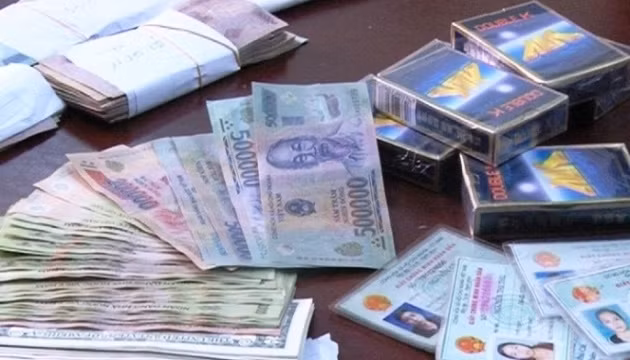 Diem mat nhung quan chuc danh bac bi bat tai tran-Hinh-4