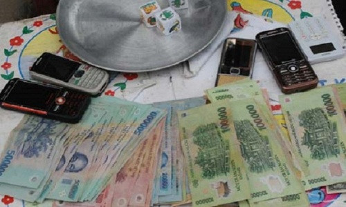 Diem mat nhung quan chuc danh bac bi bat tai tran