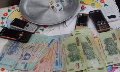 Diem mat nhung quan chuc danh bac bi bat tai tran