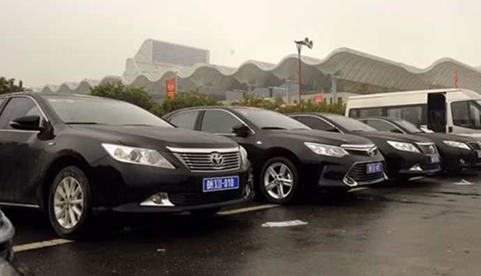 Xe phục vụ Đại hội Đảng toàn quốc lần thứ 12 được cấp biển số riêng, biển số tạm. (Ảnh: VnExpress/Cục CSGT)