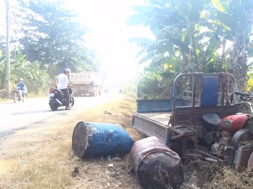 6. Xe ben va chạm với ba gác, 1 tài xế tử vong Khoảng 14h ngày 12/1 tại đường ĐT768, đoạn qua ấp 2, xã Trị An, huyện Vĩnh Cửu, tỉnh Đồng Nai, tài xế Huỳnh Văn Phúc điều khiển xe tải BKS 60C – 23547, lưu thông theo hướng từ thị trấn Vĩnh An (Vĩnh Cửu) đi TP.Biên Hòa. Khi đến địa điểm trên thì bất ngờ va chạm với xe ba gác biển số 61L8 7152 do tài xế Trần Kim Anh Tâm (Sn 1985, ngụ KP5, TT. Vĩnh An) điều khiển lưu thông cùng chiều. Cú va chạm mạnh khiến xe ba gác bị xoay nhiều vòng rồi bị hất bay xuống vệ đường, tài xế Tâm bị chết trên đường đưa đi cấp cứu.