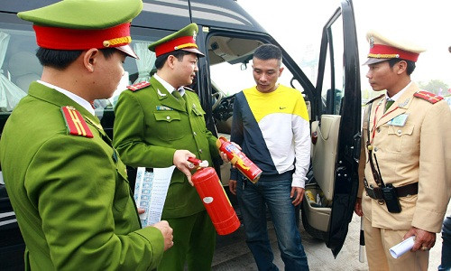 Binh chua chay cho o to: Xe chua chay, binh co the phat no