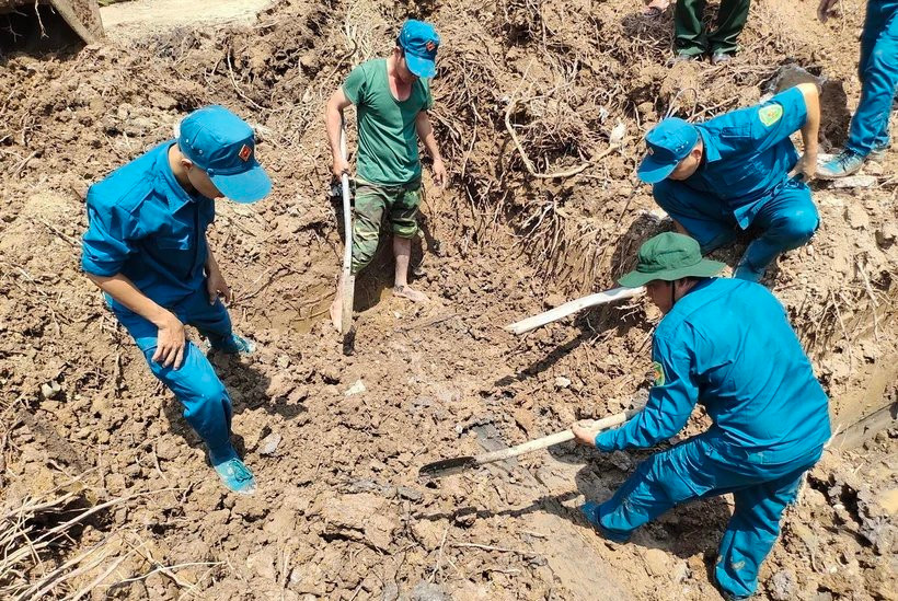 Phat hien 4 hai cot liet si cung nhieu di vat o Quang Tri