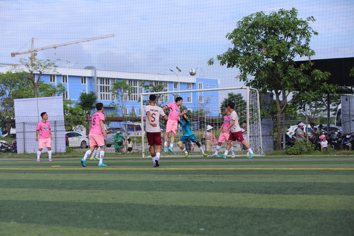 Khai mac Giai bong da bao chi mien Trung lan thu 10-Hinh-3