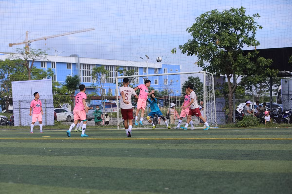 Khai mac Giai bong da bao chi mien Trung lan thu 10-Hinh-3