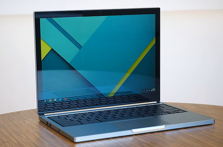 Chromebook Pixel sử dụng màn hình kích thước 12,95 inch, độ phân giải 1700 x 2560 pixel và đạt mật độ điểm ảnh 239 ppi.