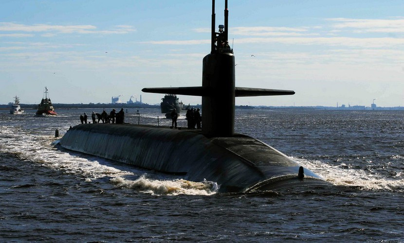 Bradken là nhà cung cấp thép đàn hồi cao cho hải quân Mỹ. Bộ Tư pháp Mỹ cho biết, công ty này năm 2008 mua lại một xưởng đúc ở Tacoma, bang Washington, nơi chuyên sản xuất vật liệu để các nhà thầu chính sử dụng làm vỏ tàu ngầm.