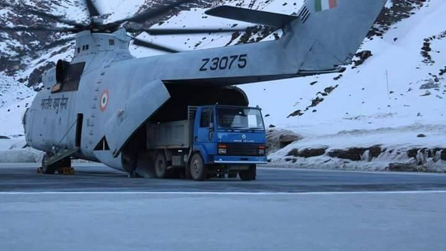 Mi-26 của Nga là trực thăng vận tải lớn nhất và nặng nhất thế giới. Văn phòng thiết kế Mil đã phát triển Mi-26 vào những năm 1970, tới ngày 14/12/1977, nguyên mẫu đầu tiên đã ra mắt.