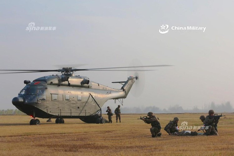 Z-18 là máy bay trực thăng vận tải hạng trung do Trung Quốc chế tạo, nó thực hiện chuyến bay đầu tiên vào năm 2014 và chính thức được đưa vào sử dụng từ năm 2018.