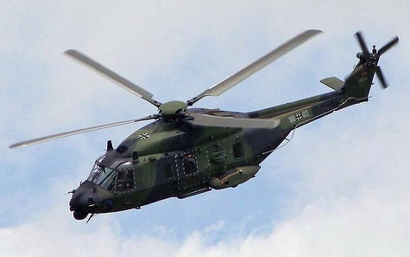 NH90 có 2 biến thể gồm: NFH chủ yếu dùng để săn tìm tàu ngầm và tìm kiếm cứu hộ. Trong khi đó phiên bản TTH được sử dụng để vận chuyển binh sĩ và tiếp tế, nó có sức chứa 20 người hoặc hơn 2.500 kg hàng hóa.