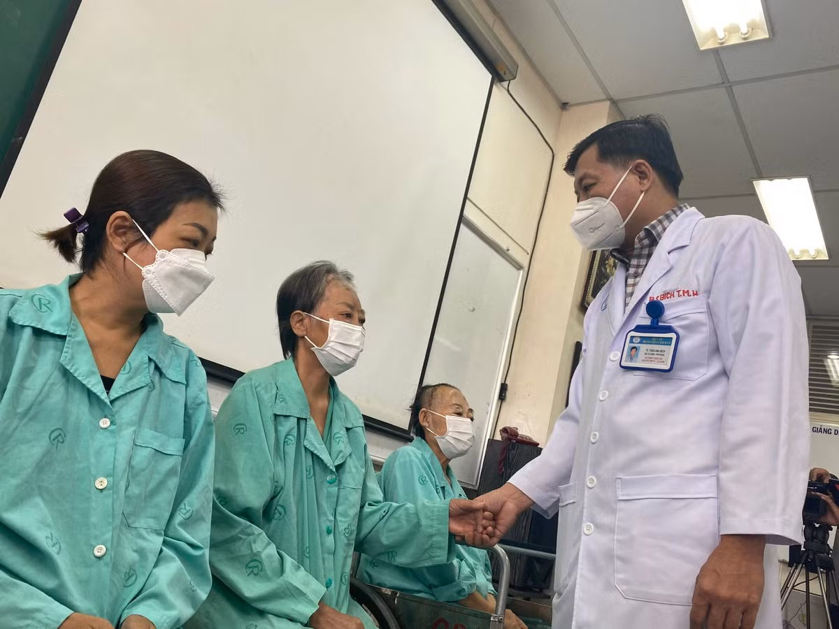 Hậu Covid-19, nhiều bệnh nhân bị chết xương, hoại tử dần vùng đầu mặt - Hình 2 Hau Covid-19, nhieu benh nhan bi chet xuong, hoai tu dan vung dau mat-Hinh-2