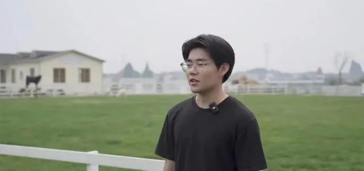 Một GenZ ở Trung Quốc có thu nhập “khủng” nhờ nuôi dế Mot GenZ o Trung Quoc co thu nhap “khung” nho nuoi de