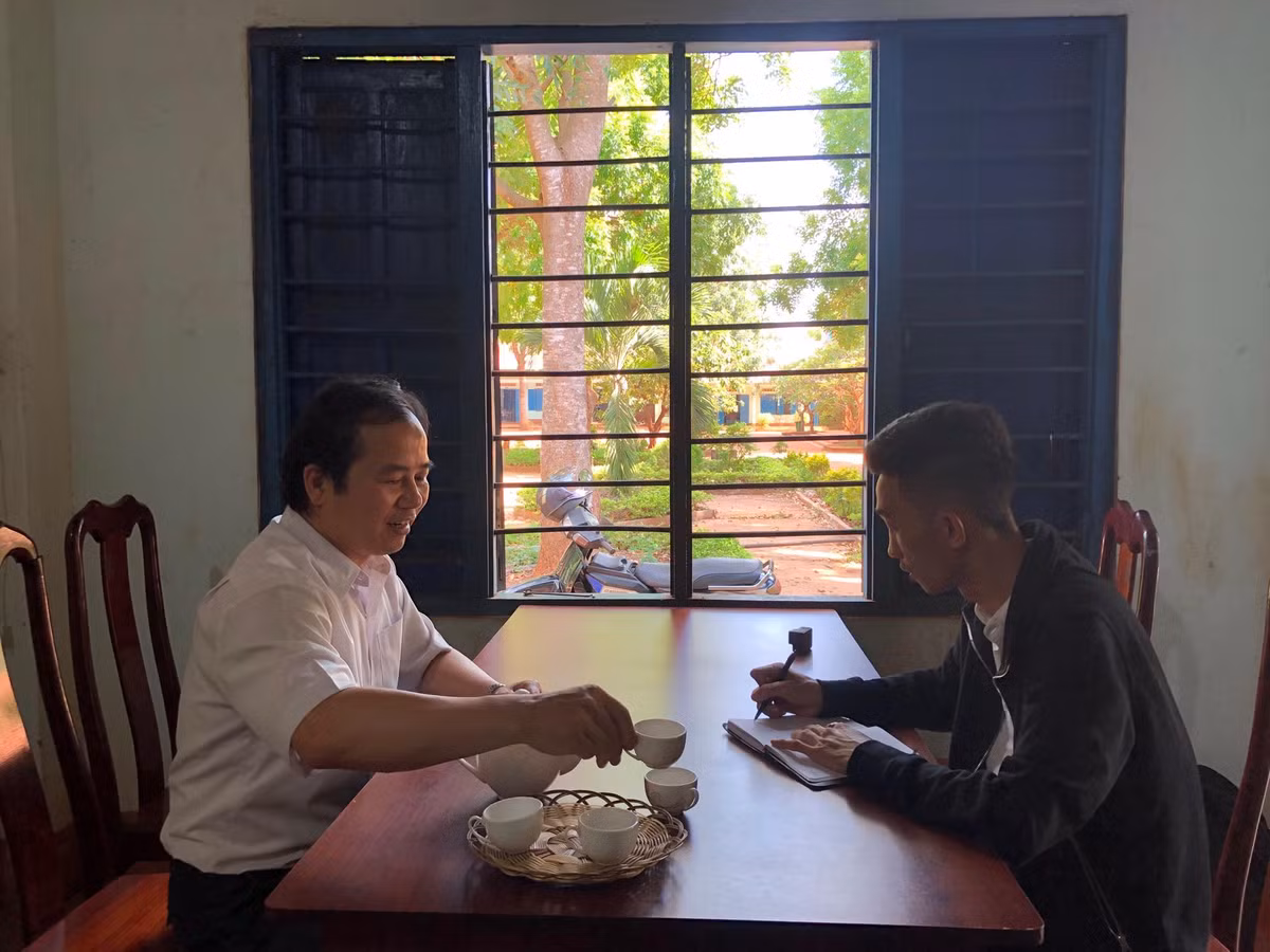 Co giao danh hoc sinh lop 4 tim mong vi khong biet viet