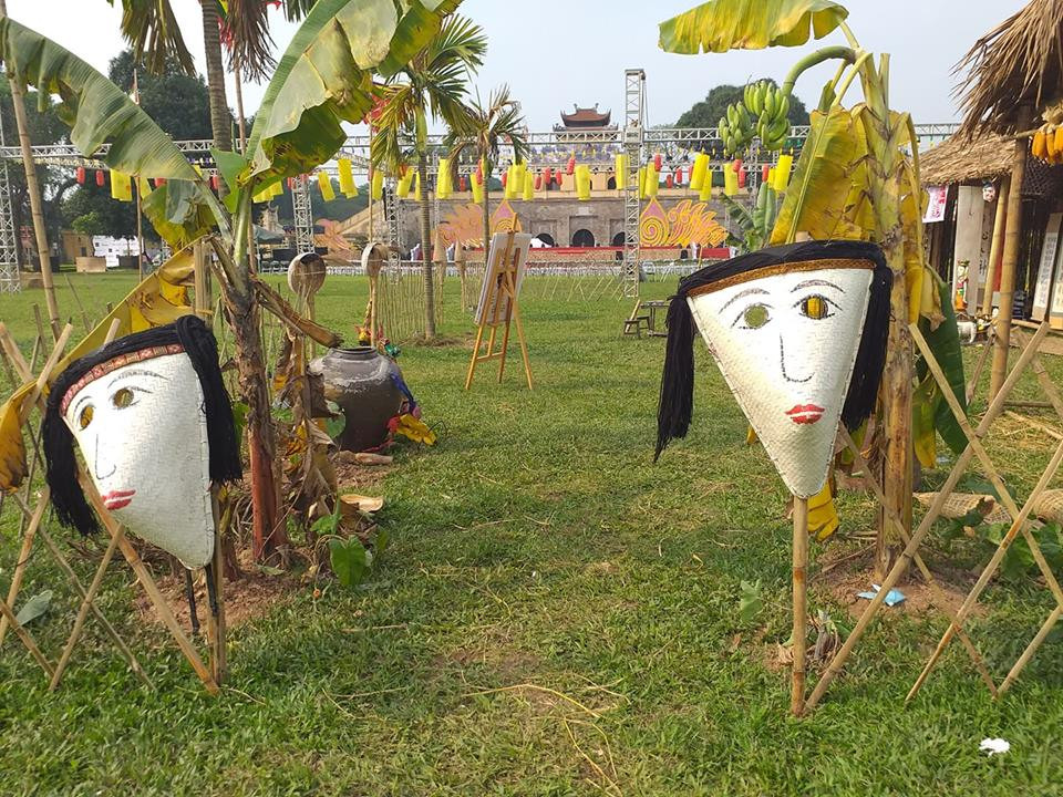 Cách bày trí sơ sài cũng khiến người tham quan không mấy hào hứng.