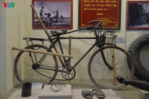 Chiếc xe đạp thồ, vốn chỉ là chiếc xe đạp thông thường được thêm các thanh tre, thanh gỗ để có thể vận chuyển hàng tải trọng lớn. Dân công Ma Văn Thắng đã dùng chiếc xe này chở bình quân 337kg gạo/1 chuyến phục vụ Chiến dịch Điện Biên Phủ 