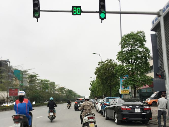 Thống kê của Công an Quận Long Biên, từ tháng 3/2018 đến 3/2019, thông qua hệ thống camera an ninh, quận đã xử lý 231 vụ lấn chiếm vỉa hè, lòng lề đường; 728 vụ dừng đỗ xe sai quy định; 25 vụ đổ rác, phế thải không đúng nơi quy định; đồng thời nhắc nhở người dân 2.139 lượt. Tổng số tiền phạt lên tới hơn 365 triệu đồng