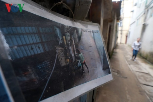 Từ địa điểm,...