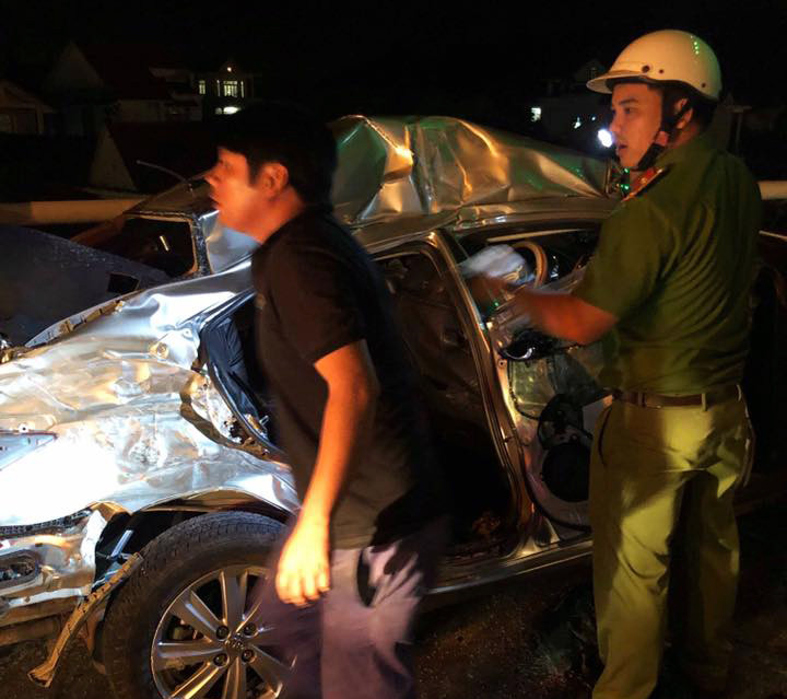 Tai nạn thảm khốc, 5 người trong một gia đình thương vong - Hình 2 Tai nan tham khoc, 5 nguoi trong mot gia dinh thuong vong-Hinh-2